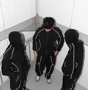 Chaqueta Deportiva de Invierno con Capucha, Reflectante, Térmica, Termocrómica, de Algodón Arrugado Grueso, Personalizable y Transpirable - Product Image 4