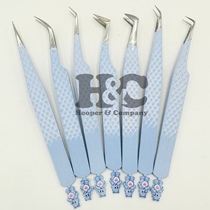 Pinzas para Pestañas Postizas de Diseño Personalizado, Pinzas de Acero Inoxidable con Logotipo, Diseño de Oso de Peluche, Tendencia Superior en Pestañas Postizas de Mink Sostenible - Product Image 1