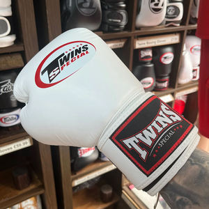 Beyaz Siyah Cırtlı OEM Tasarım Twins Boks Eldivenleri PU Deri dövüş ve Sparring Twins OEM Boks Eldivenleri - Product Image 4