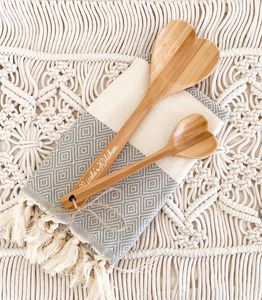 Juego de 2 cucharas de cubiertos de madera natural únicas Servidor de espátula de madera clásica para accesorios de cocina de catering de boda. POR HF CRAFTS - Product Image 1