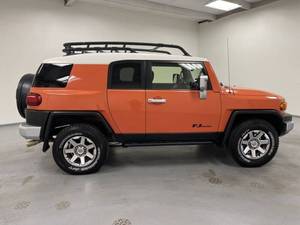 Meilleur Prix Voitures d'occasion Voitures en gros Toyota FJ Cruiser 4x4 4 portes SUV 5A à vendre - Product Image 3