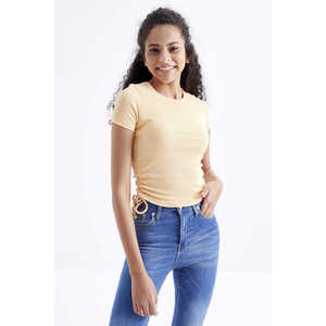 Camiseta Corta de Mujer Tommylife al por Mayor, Color Naranja, Cuello Redondo con Volantes Laterales - 97203 - POMEGRANATE BLOSSOM - Product Image 2