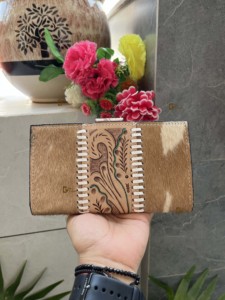กระเป๋าคลัทช์หนังวัวมีสไตล์สำหรับผู้หญิงกระเป๋าเงินใช้งานได้หลากหลายรูปแบบการแกะสลักด้วยมือลวดลายตะวันตกมาใหม่สำหรับแกะสลักโทรศัพท์ - Product Image 3