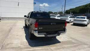 (SK) Buena oferta... Extremadamente súper limpio Usado 2022 RAM 1500 T-C-r-e-w Cab 4WD - Product Image 2