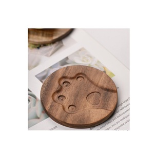 Dessous de verre en bois de noyer sculpté design ensemble blanc naturel caboteur en liège en bois pour boissons de forme ronde - Product Image 4