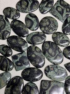 Piedra preciosa de ágata verde suelta de cabujón de jaspe Kambaba Natural de grado AAA 100% para joyería y diseños de jaspe de galaxia estrella - Product Image 2