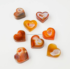 Cabochons en pierre de cornaline naturelle en forme de cœur, polis pour la fabrication de bijoux sur le thème de l'amour - Product Image 1