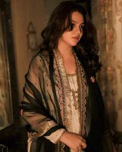 Thème ombre, édition mariage blanche, la plus belle robe maxi pour femmes du monde entier par WS International Pakistan - Product Image 2