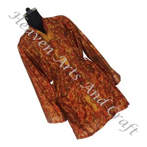 KS008 Kimono bohème en soie Vintage Sari Short Boho Gypsy Recyclé Sari Silk Vintage Sari Kimono Short Robes Gown Women Sleepwear - Product Image 3