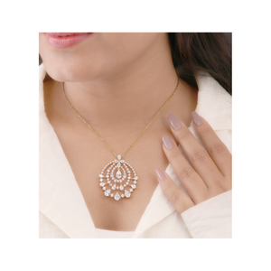 Collar de cadena dorada con colgante de araña brillante para mujer, ideal como regalo de joyería - Product Image 2