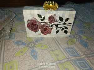 Bolso de Mano de Madera Estilo Bohemio de Lujo con Incrustaciones de Nácar, Hecho a Mano, Patrimonio Árabe Premium, Regalo Moderno para Damas en Eid y Ramadán - Product Image 4