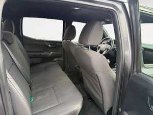 Pick-up Toyota Tacoma gris, double cabine, véhicule utilitaire, 2016 - 2020 et après - Product Image 4
