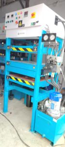 Presse à feuilles de plastique recyclé automatique industrielle, pompe à moteur, cylindre hydraulique, hauteur 60 cm x 60 cm / 600 mm x 600 mm - Product Image 4