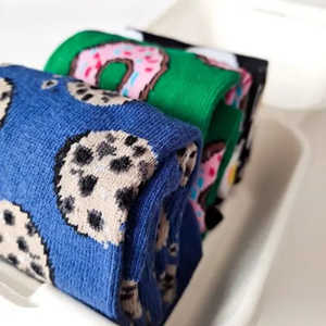 Chaussettes amusantes à motif d'ours, respirantes, légères, avec logo personnalisé, tricotées en nylon et élasthanne, longueur mi-mollet, pour usage quotidien, saison hivernale - Product Image 4