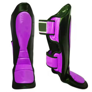 Espinilleras de Cuero Personalizadas para Adultos con Impresión por Sublimación, Diseño Ligero, Cierre de Gancho y Bucle para Deportes de Fútbol - Product Image 1