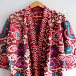 Bata Larga Corta Reversible de Algodón Bordado Suzani Hecha a Mano para Mujer, Estilo Bohemio Étnico, Ecológica, para Otoño e Invierno - Product Image 2