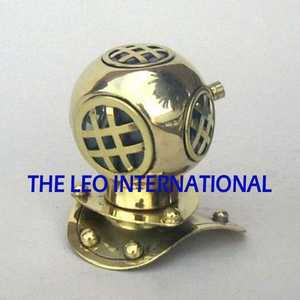 Casco de Buceo Náutico de Latón con Acabado Antiguo, Artículo Decorativo de Metal Vintage con Temática Náutica, Organizadores de Escritorio y Cajones - Product Image 2