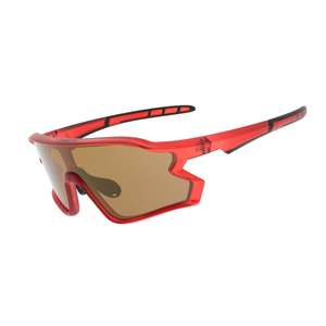 Estilo de vida de moda Occhiali DA Sole con diseño de marco de gafas único de una pieza - Product Image 3