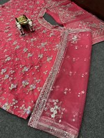 Achetez un nouveau lehenga choli extensible et évasé en fausse fourrure douce brodée avec un motif papillon, disponible en plusieurs couleurs, 4 mètres.