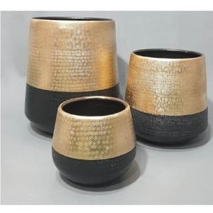 กระถางตกแต่งสวนรูปร่างที่กําหนดเองชาวไร่โลหะตกแต่งโบราณขายร้อนออกแบบยอดนิยมชาวไร่เหล็กผลิตและผู้จัดจําหน่าย - Product Image 2