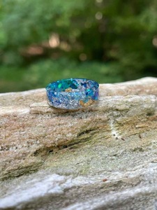 Anneaux en résine acrylique de forme ronde, fabriqués à la main, anneaux d'amour pour femmes, bijoux de fête, vente en gros au meilleur prix - Product Image 5