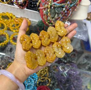 Miel Jade cuarzo Pi Xiu colgante Unisex Vintage encanto religioso para atraer riqueza y Fortuna incrustaciones de piedra tallada regalo de joyería - Product Image 1