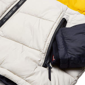 Vestes matelassées pour hommes Fabricant OEM Vêtements de ville à blocs de couleurs Manteau matelassé chaud Vêtements d'extérieur d'hiver Veste matelassée pour hommes - Product Image 2