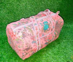 Sacs de sport matelassés Kantha faits à la main, sacs de voyage en coton vintage, patchwork indien, coton recyclé, léger, grande capacité - Product Image 3