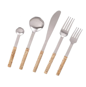 Juego de 3 cuchillos para queso de acero inoxidable y latón con mango de ratán para hoteles y restaurantes a un precio razonable - Product Image 5