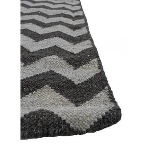 Alfombra Rectangular de Lana y Yute Tejida Plana Gris y Negra con Rayas Abstractas y Chevron para Uso en el Hogar de Adolescentes - Modelo Dwrm-170 - Product Image 4