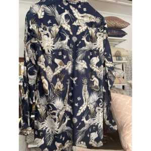 Estampado Floral Medianoche ESTILO JUNGLE, Tela Popelina Informal con Estampado Floral de Girasoles al Mediodía sobre un Fondo Azul Claro - Product Image 5