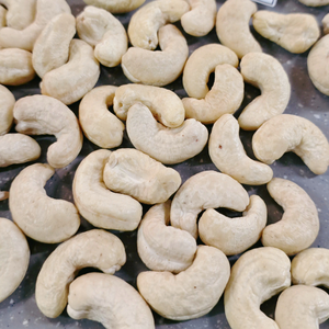 Fournisseur de confiance Kaju Badam noyau de noix de cajou W320 bon marché en vrac noix de cajou Santigo - Product Image 1