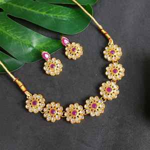 Bijoux de mariée indiens fleur traditionnelle ethnique cristal tour de cou collier de mariée mariage ensemble de bijoux indiens pour femmes, violet - Product Image 2