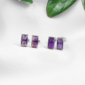 Boucles d'oreilles en forme de baguette d'améthyste de naissance de février prix en vrac - Product Image 1