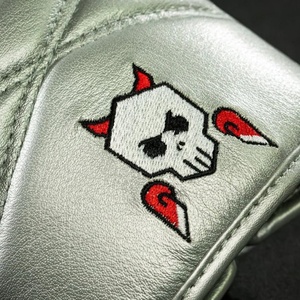 ถุงมือชกมวยแบบปรับได้ ปักโลโก้ OEM ตามสั่ง พร้อมเชือกผูกสีเงิน สำหรับฝึกซ้อม แข่งขัน และต่อสู้ ผลิตตามสั่ง - Product Image 2