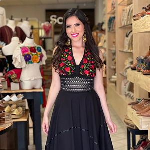 Robe de soirée courte brodée sans manches pour femme, col rond, taille ajustée, effet amincissant, broderie riche, collection 2026 - Product Image 1