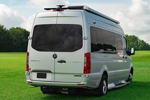 Mercedes-Benz Sprinter 3500XD American Coach Patriot d'occasion, modèle 2022 - Product Image 3