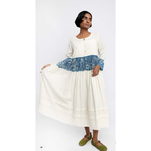 เดรสผ้าฝ้ายลำลอง AMBER 93 ดีไซน์ระบายอากาศได้ดีและใช้งานได้หลากหลาย พร้อมแขนพอง มีไซส์ฟรีไซส์และไซส์ XL สำหรับชุดใส่ในวันที่อากาศเย็น - Product Image 1