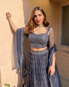 ชุดเลเฮนกาโชลีงานปักเลื่อมสไตล์อินเดีย สีเทาเข้ม ผ้าจอร์เจต์เทียม สำหรับงานปาร์ตี้ งานแต่งงาน ผู้ใหญ่และเด็กผู้หญิง - Product Image 5