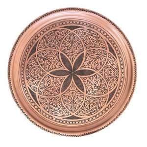 La última bandeja de servicio de latón de calidad superior Bandeja de servicio de latón con motivo floral forma y tamaño personalizados al mejor precio - Product Image 3