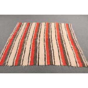 Vintage Rug, 4.7x5.5 ft Area Rug, <b>Red</b> Floral <b>Wool</b> Turkish Rug - Product Image 3