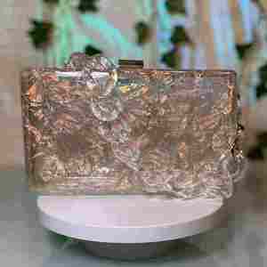 Bolso de mano de resina epoxi hecho a mano con detalles en madera natural Bolso de noche elegante y monedero de fiesta para mujer - Product Image 3