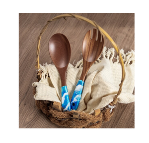 Juego de cuchara y tenedor para ensalada de madera de acacia y resina Utensilios de cocina naturales y restaurantes diseño de mango azul - Product Image 1