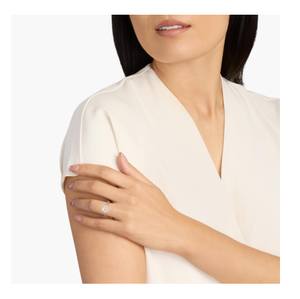 Lujoso anillo de compromiso vintage con piedras laterales de diamantes Premium Diseñado para impresionar y brillar la elegancia el día de la boda - Product Image 4