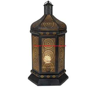 Lanterne suspendue en métal marocain fait à la main de luxe avec bougeoir décoratif vintage teinté pour la décoration de la maison et du festival - Product Image 3