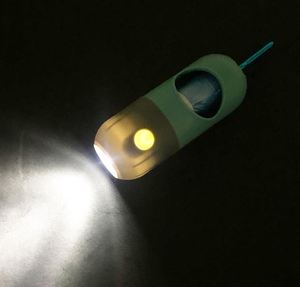 Soporte para bolsas de caca de perro con linterna LED Bolsa para bolsas de basura para mascotas - Product Image 3