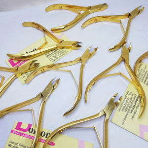 Coupe-cuticules professionnel en acier inoxydable plaqué or brillant, durable, avec logo personnalisé, lame tranchante, outil pour les ongles des doigts - Product Image 1