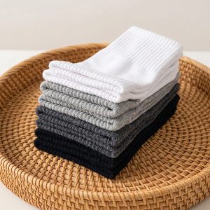 ถุงเท้าทำงานแบบมีแถบยึดติดทนทานของ Wonsox และถุงเท้ายาวระดับกลางน่องสำหรับผู้ชาย ผลิตจากผ้าฝ้ายผสมที่ระบายอากาศได้ดี พร้อมเทคโนโลยีการตัดเย็บแบบ 90 องศาที่ได้รับสิทธิบัตร - Product Image 1