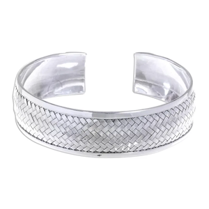Brazalete de plata esterlina hecho a mano con diseño de cuentos tejidos con motivo tejido Idea de regalo de moda elegante al por mayor a granel - Product Image 1