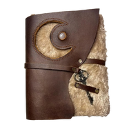Cahier de sorcière à couverture souple en cuir fait à la main avec serrure et clés Grimoire céleste et livre de sorts Wiccan gothique
